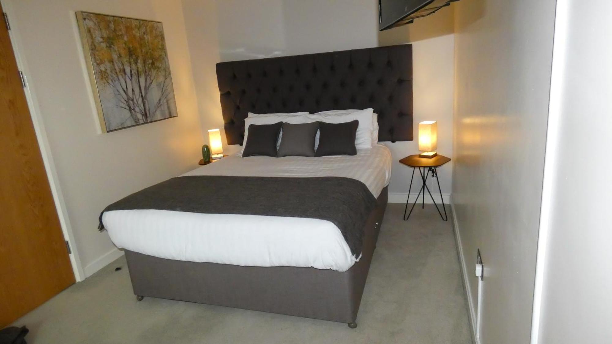 Three Bedroom Townhouse With Parking Telford Rum bild