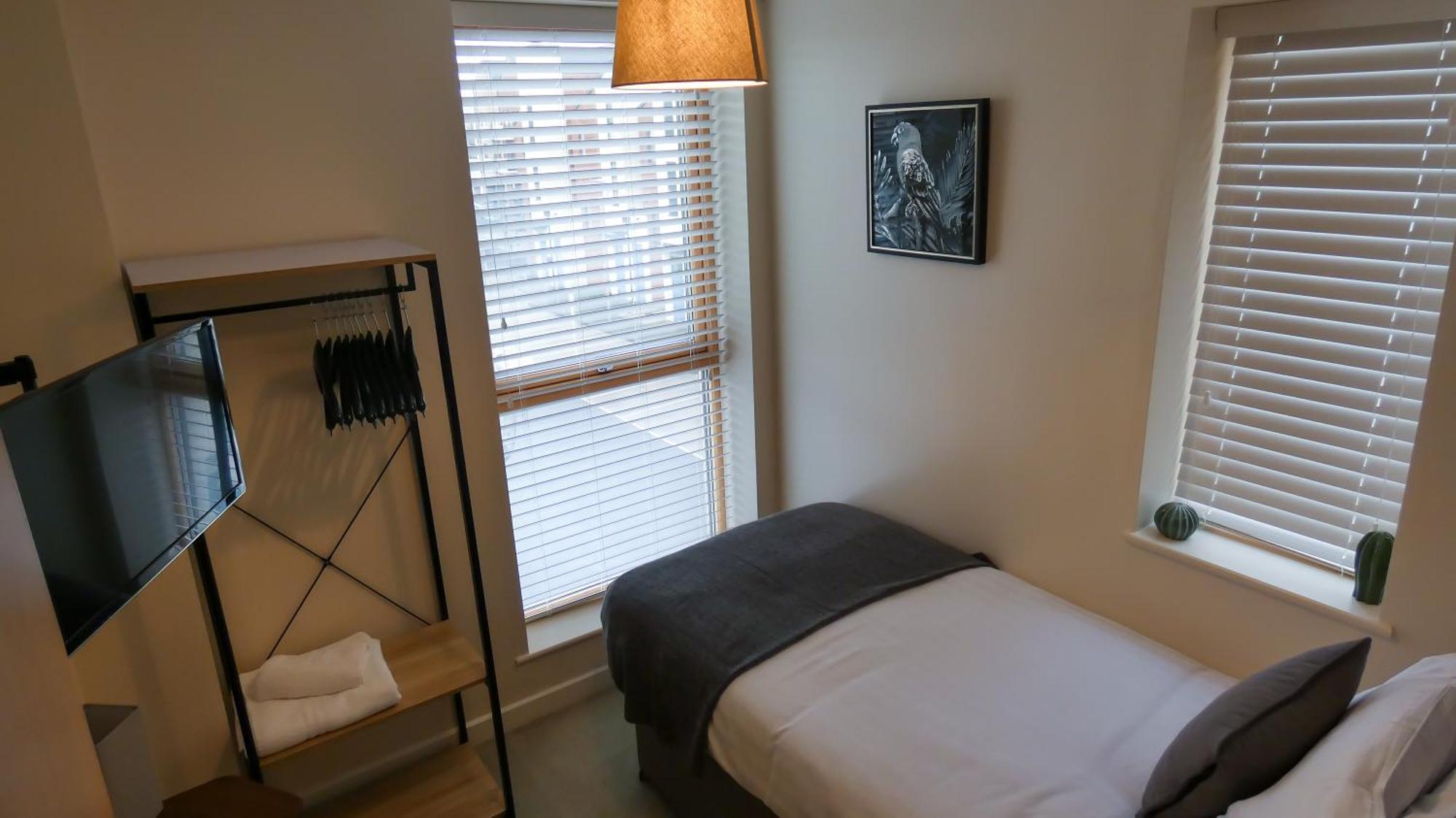 Three Bedroom Townhouse With Parking Telford Rum bild
