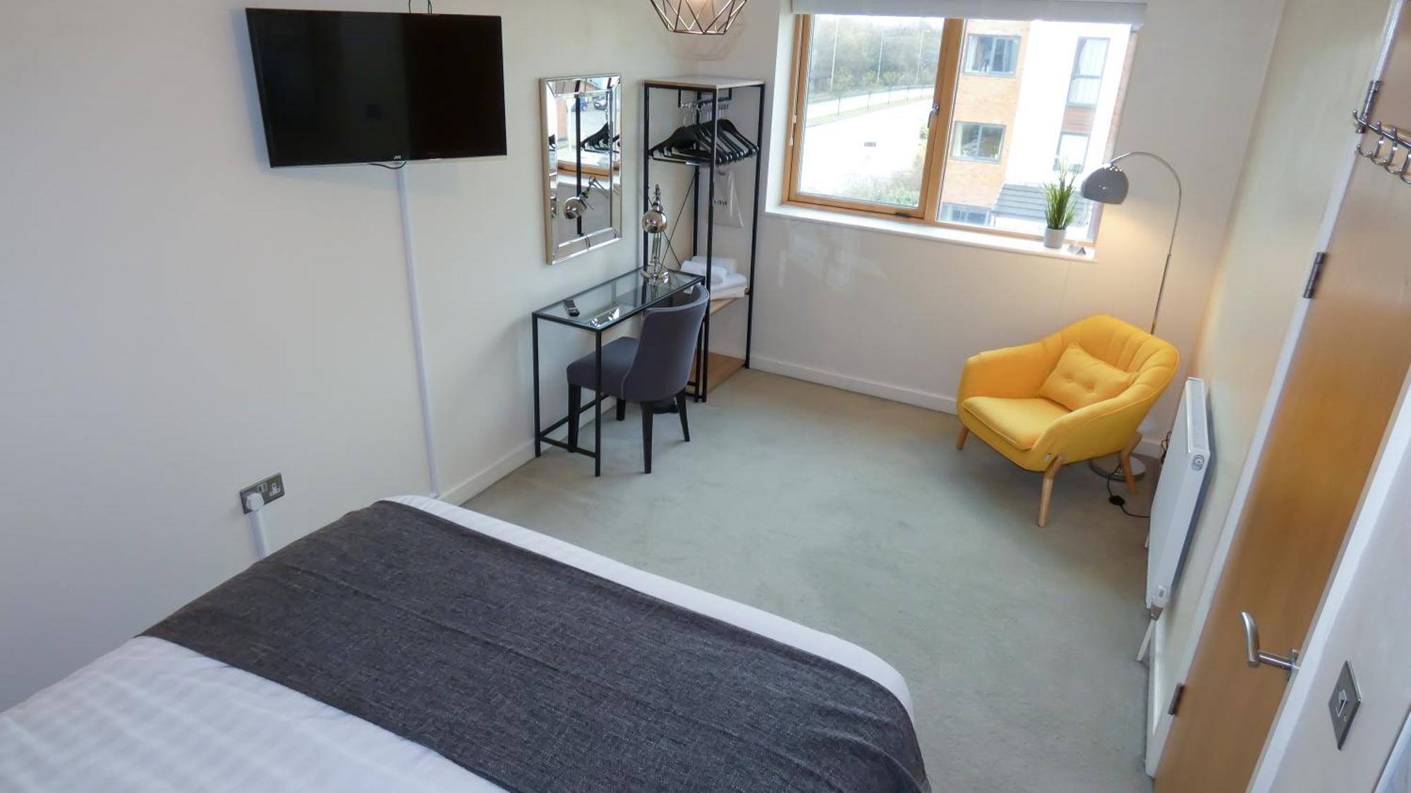 Three Bedroom Townhouse With Parking Telford Rum bild