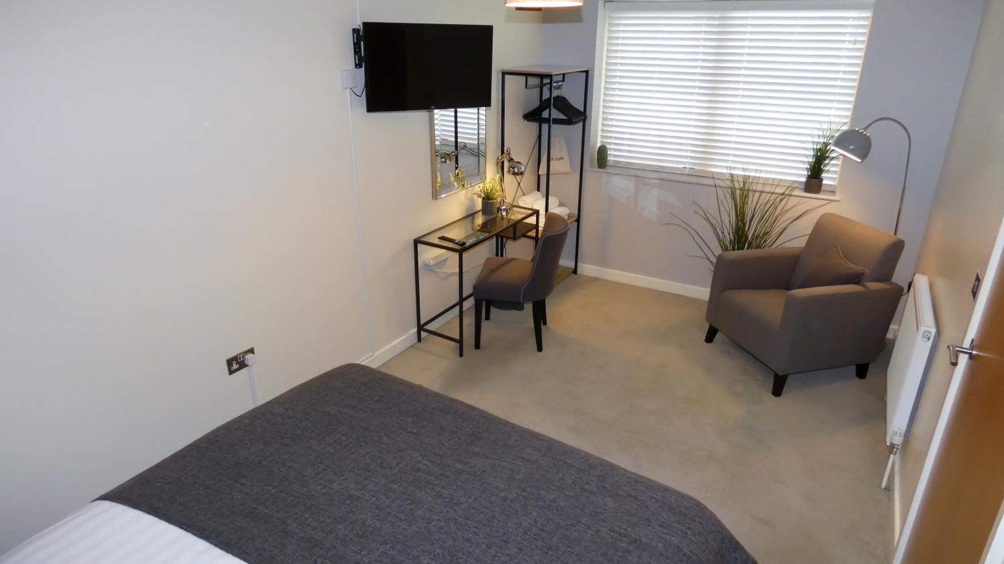 Three Bedroom Townhouse With Parking Telford Rum bild
